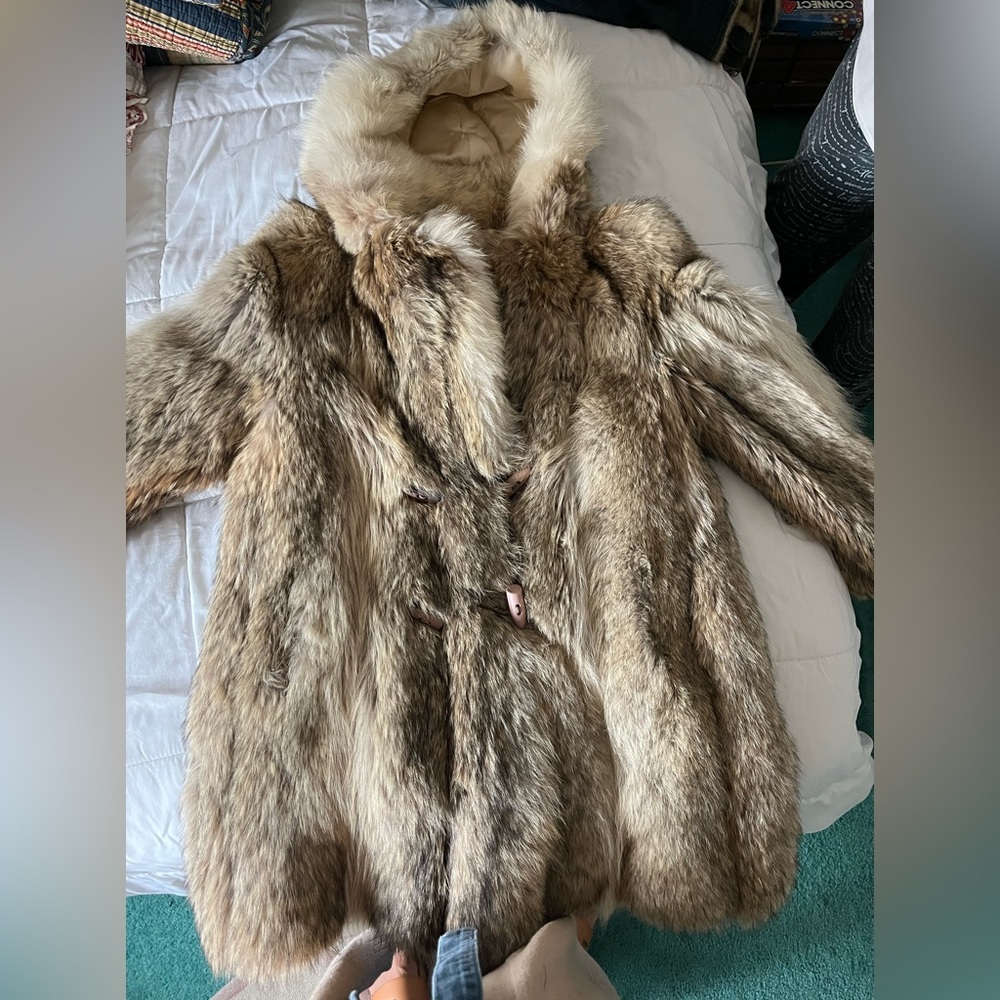 Ladies Genuine Coyote fur coat-SOOO WARM!!